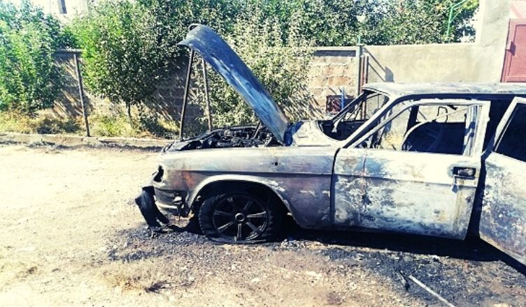 Եղվարդ քաղաքում այրվել է ավտոմեքենա