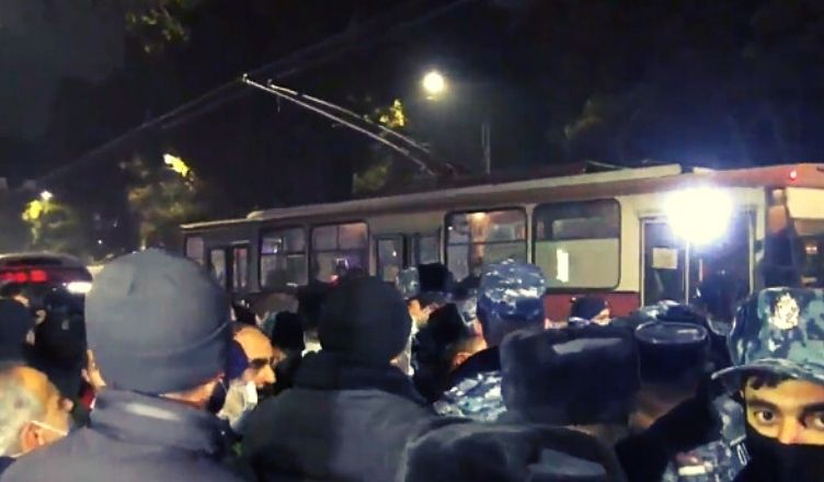 Փաշինյանի հրաժարականի պահանջով ակցիա Երևանում․ տեսնայութ